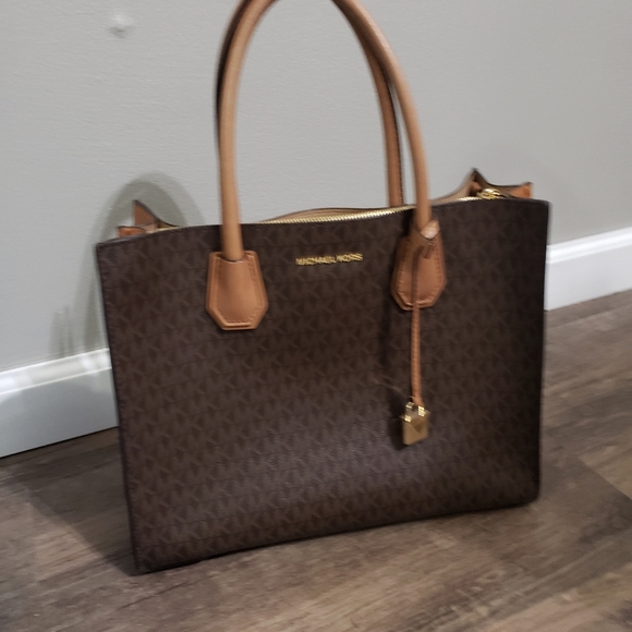 Michael Kors Handbags - Michael Kors purse